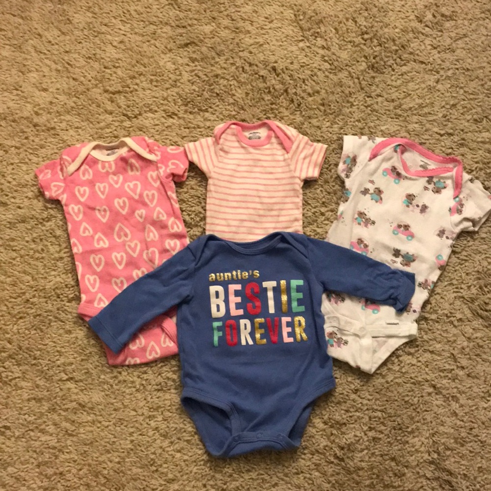 💟 4 onesies baby girl